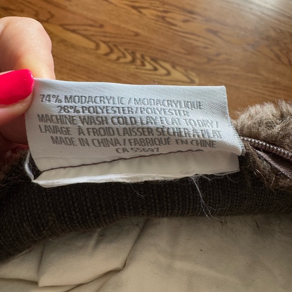 Restoration Hardware 20x20” plush faux fur throw pillowcase & pillow insert. 🤎 - Picture 4 of 4